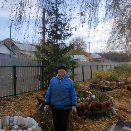 Наша жизнерадостная тётя Маша. Активная участница всех мероприятий. Ей 85 !